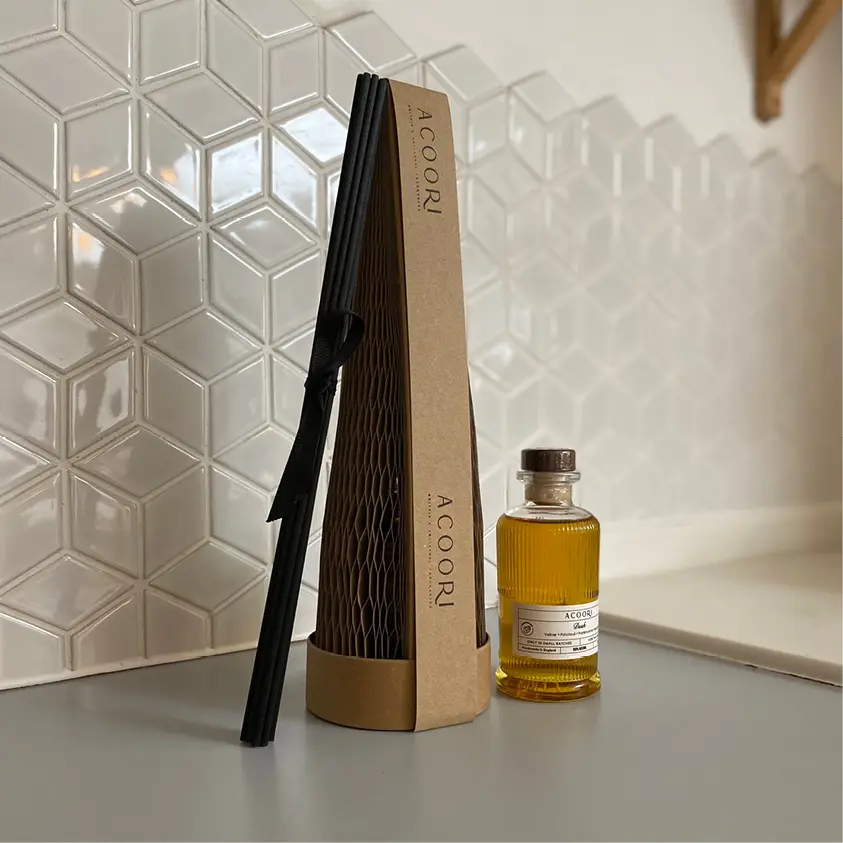 Flexi-Hex Plastic free sustainable paper packaging for a diffuser by Acoori