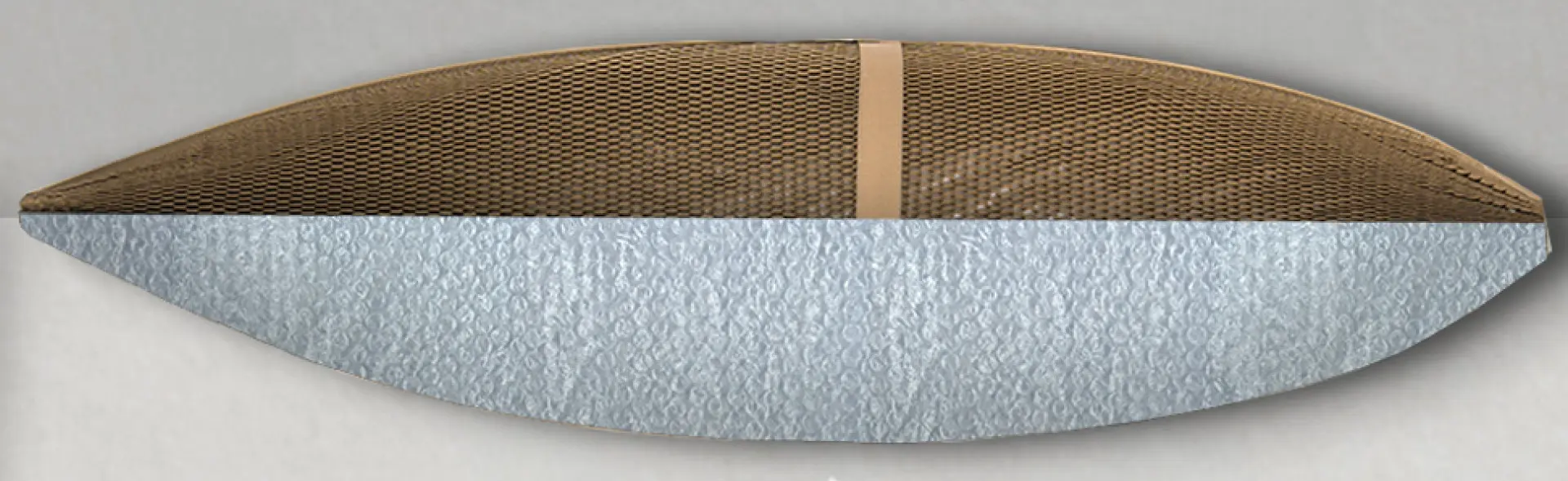 An image comparing plastic vs Flexi-Hex sustainable paper packaging